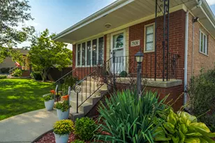 7936 W 101 Pl, Palos Hills, IL 60465 - Photo 2