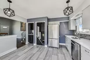 509 N Willow Rd, Elmhurst, IL 60126 - Photo 2