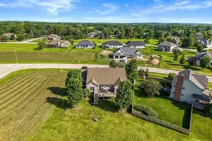 724 Emanuel Ln, Sycamore, IL 60178 - Photo 40