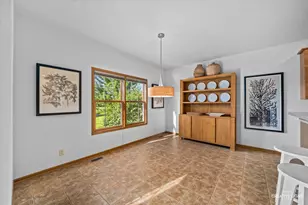 724 Emanuel Ln, Sycamore, IL 60178 - Photo 16