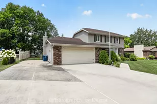 379 Fox Trail Dr, Bourbonnais, IL 60914 - Photo 4