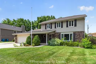 379 Fox Trail Dr, Bourbonnais, IL 60914 - Photo 2