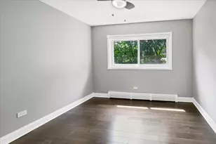 425 S Elmwood Ave, Oak Park, IL 60302 - Photo 10