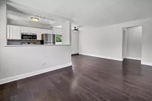 425 S Elmwood Ave, Oak Park, IL 60302 - Photo 2