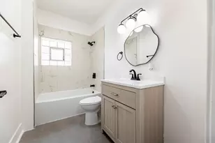 8025 S Euclid Ave, Chicago, IL 60617 - Photo 12