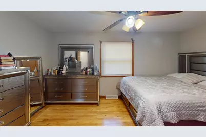 18099 W Valley Drive, Grayslake, IL 60030 - Photo 10