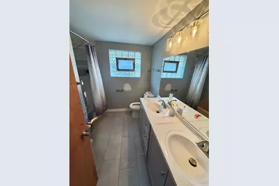 10952 S Emerald Avenue, Chicago, IL 60628 - Photo 4