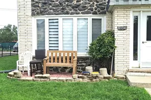 8106 Marion Dr, Justice, IL 60458 - Photo 2