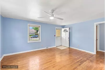 121 S Commonwealth Avenue, Elgin, IL 60123 - Photo 8