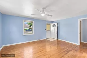 121 S Commonwealth Ave, Elgin, IL 60123 - Photo 8