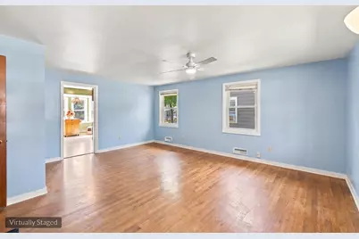121 S Commonwealth Avenue, Elgin, IL 60123 - Photo 4