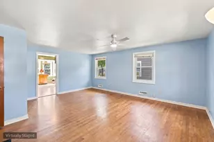 121 S Commonwealth Ave, Elgin, IL 60123 - Photo 4