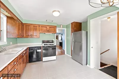 121 S Commonwealth Avenue, Elgin, IL 60123 - Photo 14