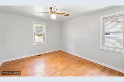121 S Commonwealth Avenue, Elgin, IL 60123 - Photo 16