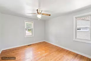 121 S Commonwealth Ave, Elgin, IL 60123 - Photo 16