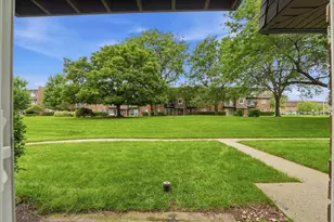 9388 Bay Colony Dr, Des Plaines, IL 60016 - Photo 26