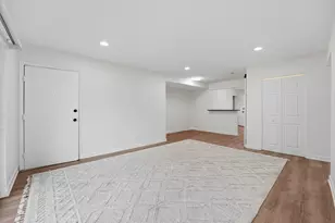 9388 Bay Colony Dr, Des Plaines, IL 60016 - Photo 18