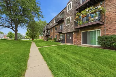9388 Bay Colony Drive #1S, Des Plaines, IL 60016 - Photo 2
