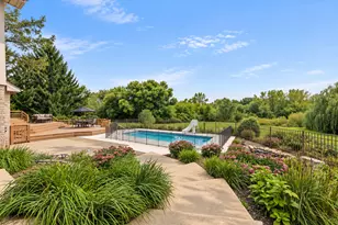 40W920 Bridle Creek Dr, Saint Charles, IL 60175 - Photo 4