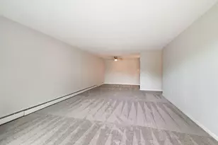 1198 Royal Glen Dr, Glen Ellyn, IL 60137 - Photo 10