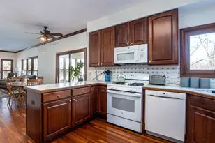 1351 Callen Ln, Des Plaines, IL 60016 - Photo 6