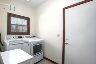1351 Callen Ln, Des Plaines, IL 60016 - Photo 34