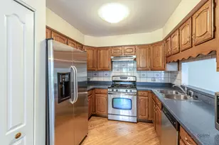 623 Cherbourg Ct N, Buffalo Grove, IL 60089 - Photo 8