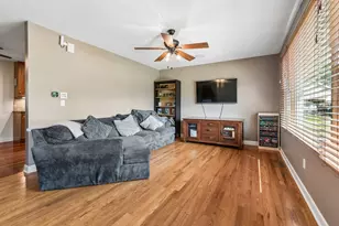 10009 NW Circle Dr, Richmond, IL 60071 - Photo 2