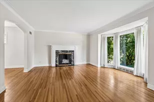 6533 N Christiana Ave, Lincolnwood, IL 60712 - Photo 2