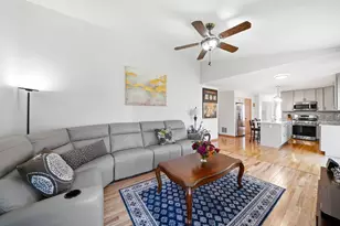 390 Deering Ln, Bolingbrook, IL 60440 - Photo 8
