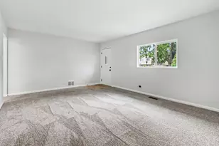 14601 Hamlin Ave, Midlothian, IL 60445 - Photo 2