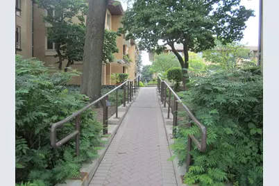 2400 W Talcott Road #223, Park Ridge, IL 60068 - Photo 4