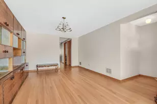8044 Menard Ave, Burbank, IL 60459 - Photo 4