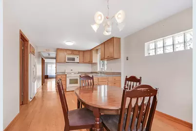 8044 Menard Avenue, Burbank, IL 60459 - Photo 6