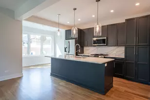 1901 W Berwyn Ave, Chicago, IL 60640 - Photo 2