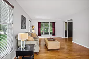 2917 Whispering Oaks Dr, Buffalo Grove, IL 60089 - Photo 2