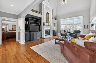 910 Freedom Cir, Sycamore, IL 60178 - Photo 8