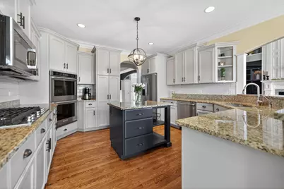 910 Freedom Circle, Sycamore, IL 60178 - Photo 12