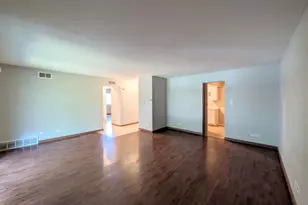 700 Perrie Dr, Elk Grove Village, IL 60007 - Photo 10