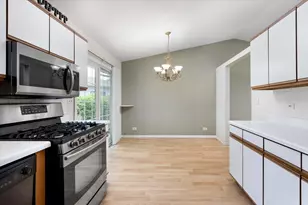 235 Indianwood Ln, West Chicago, IL 60185 - Photo 10