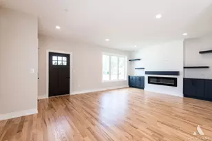7957 W 73 Pl, Bridgeview, IL 60455 - Photo 8