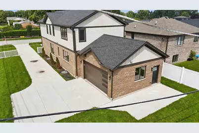 7957 W 73 Place, Bridgeview, IL 60455 - Photo 2