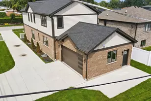 7957 W 73 Pl, Bridgeview, IL 60455 - Photo 2