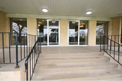 5400 Walnut Avenue #111, Downers Grove, IL 60515 - Photo 2