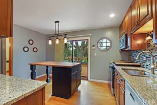 1378 Volkamer Trail, Elk Grove Village, IL 60007 - Photo 8