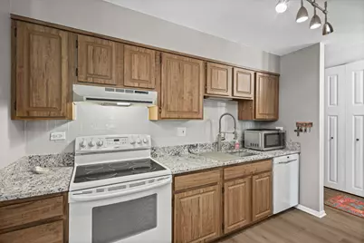 1605 E Central Road #211B, Arlington Heights, IL 60005 - Photo 10