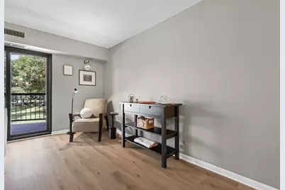 1605 E Central Road #211B, Arlington Heights, IL 60005 - Photo 8
