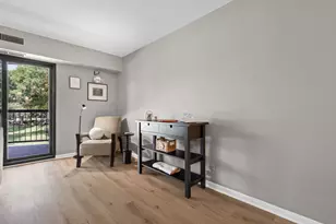 1605 E Central Rd, Arlington Heights, IL 60005 - Photo 8