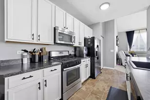 905 Bluebell Cir, Joliet, IL 60431 - Photo 10