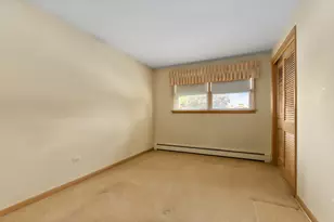 10336 S Georgia Ln, Oak Lawn, IL 60453 - Photo 12